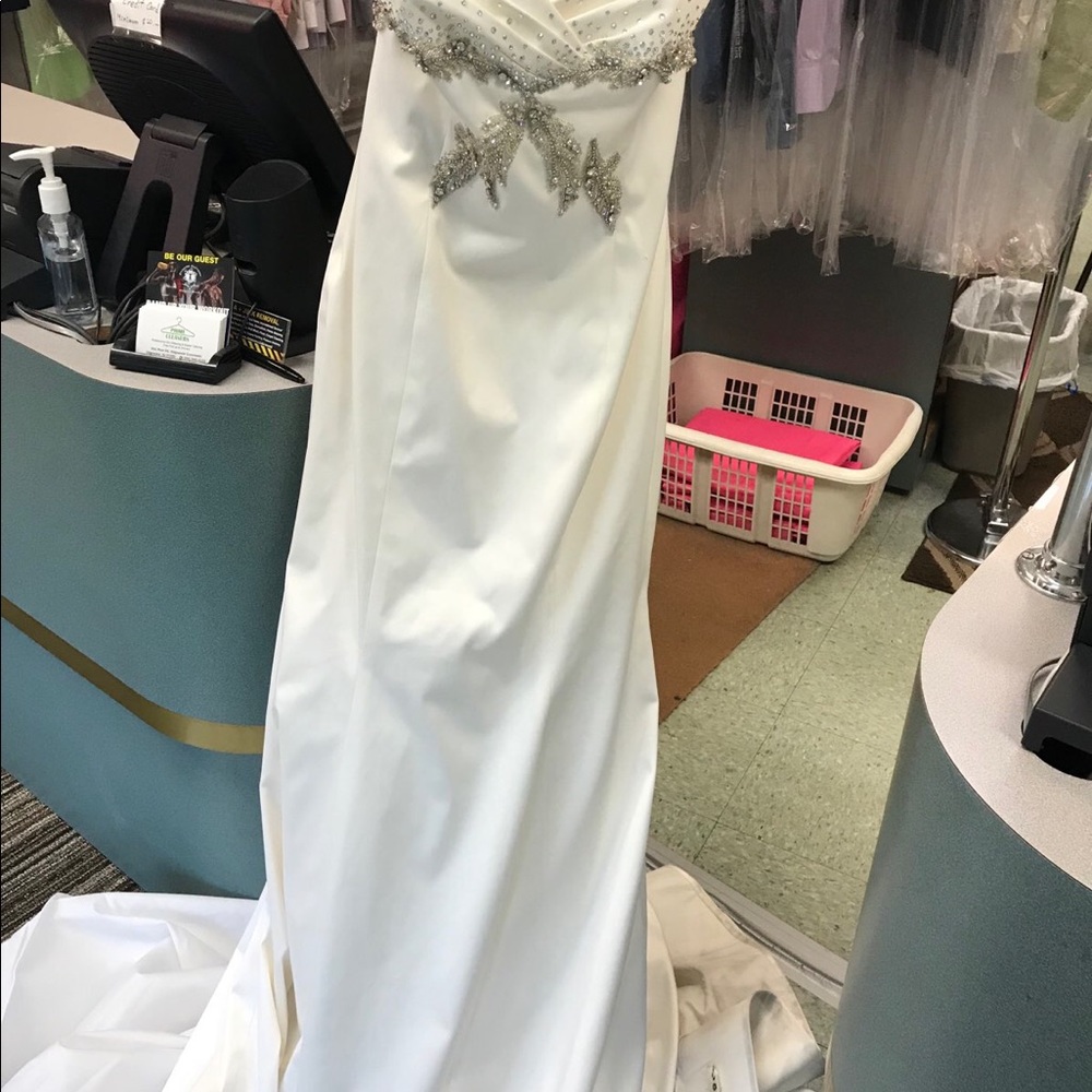 Kleinfeld Wedding dress - Picture 4 of 5